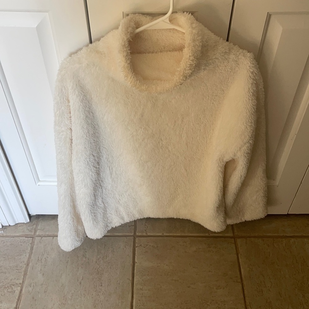 Cream pull over sweatshirt